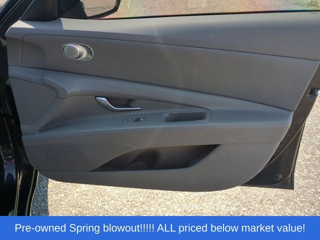 2023 Hyundai Elantra SE