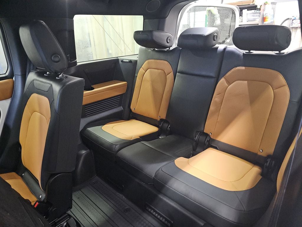 2023 Land Rover Defender 130 X-Dynamic SE