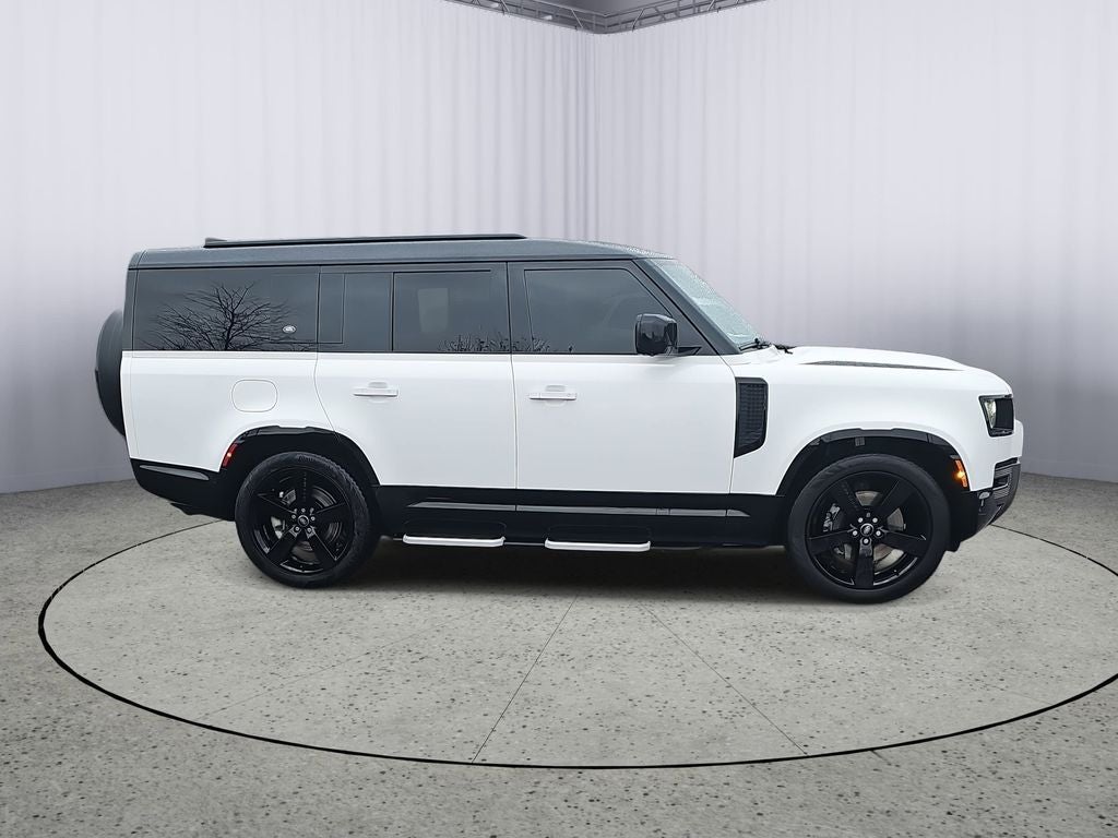 2023 Land Rover Defender 130 X-Dynamic SE