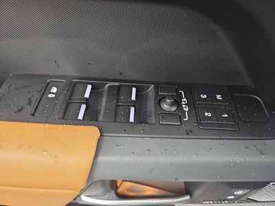 2023 Land Rover Defender 130 X-Dynamic SE