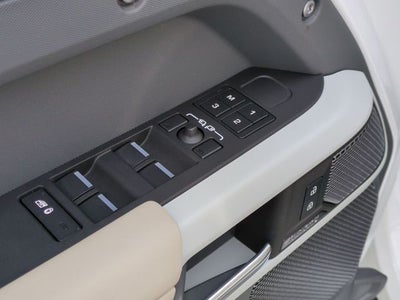 2023 Land Rover Defender 110 SE