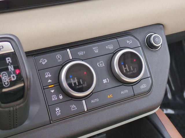 2023 Land Rover Defender 110 SE