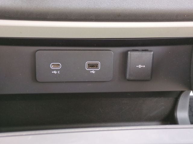 2023 Land Rover Defender 110 SE