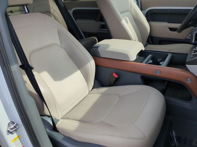 2023 Land Rover Defender 110 SE