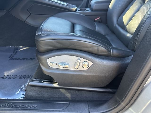 2022 Porsche Macan Base