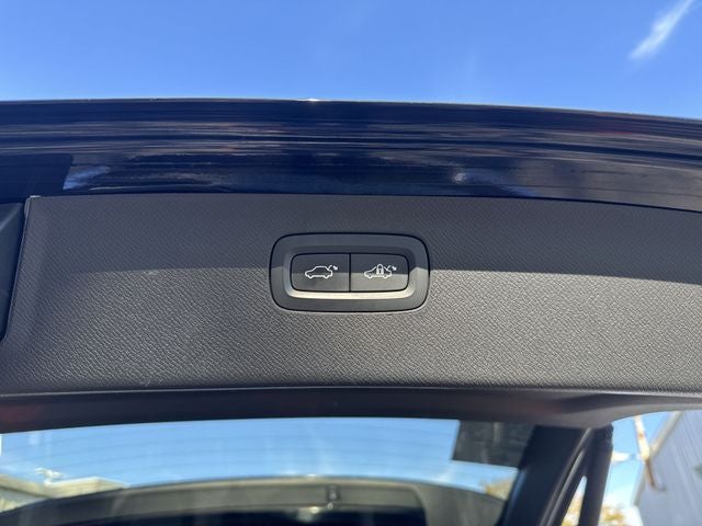 2021 Volvo XC90 T5 Momentum