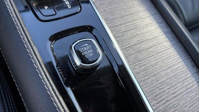 2022 Volvo XC90 Recharge Plug-In Hybrid T8 Inscription 7 Passenger