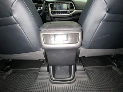 2019 Toyota Highlander SE