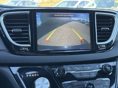 2025 Chrysler Pacifica Select