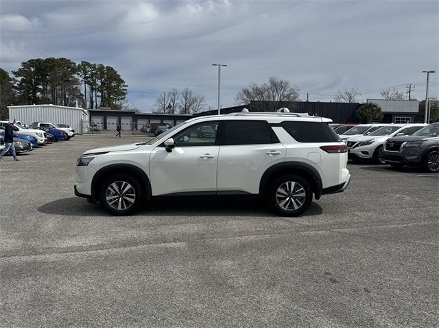 2024 Nissan Pathfinder SL