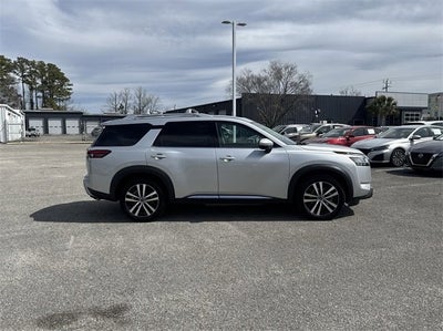 2024 Nissan Pathfinder Platinum