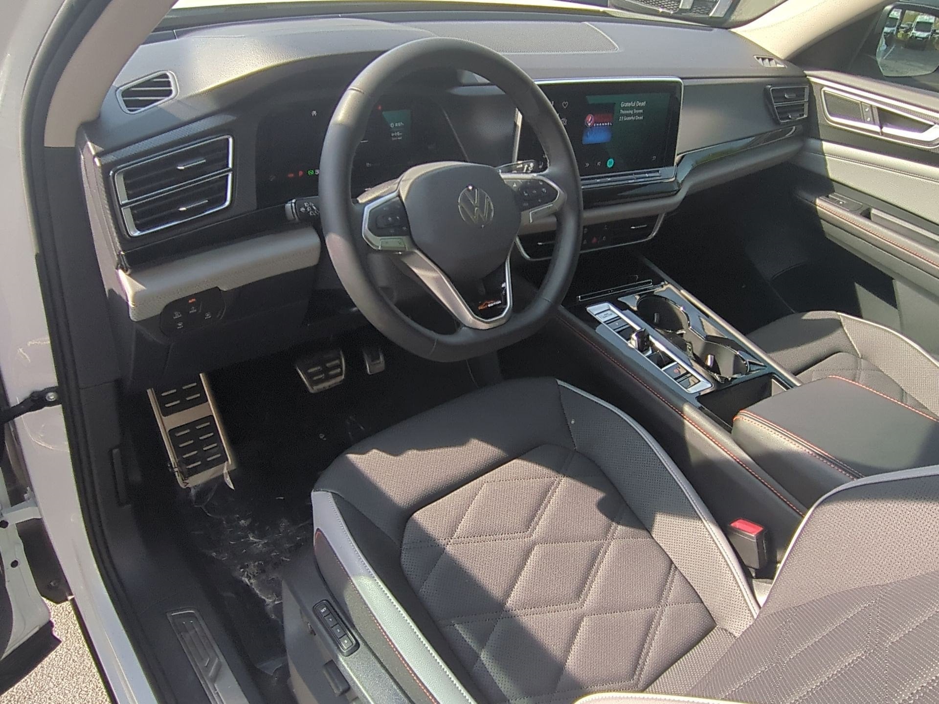 2024 Volkswagen Atlas 2.0T Peak Edition SEL