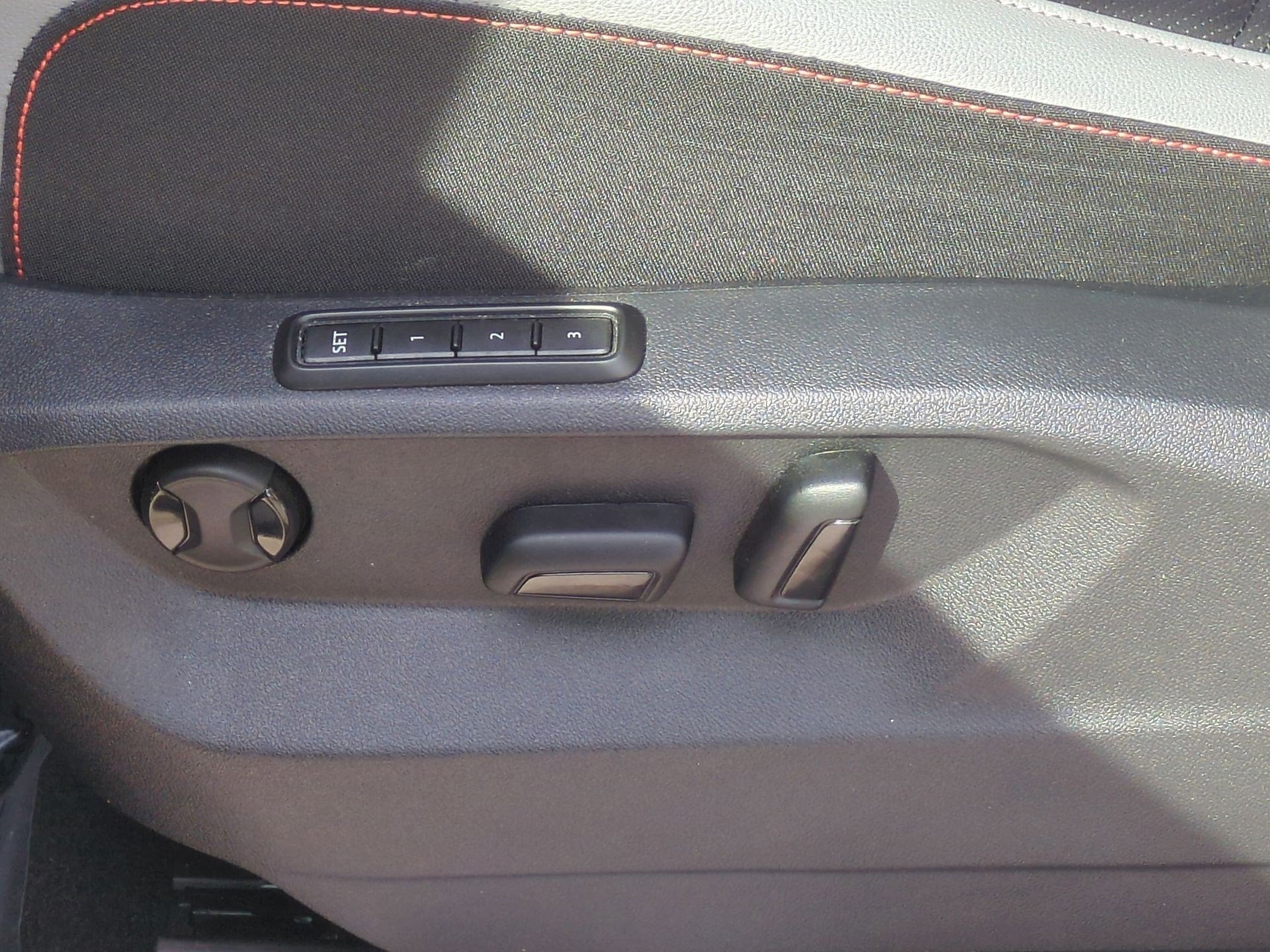 2024 Volkswagen Atlas 2.0T Peak Edition SEL