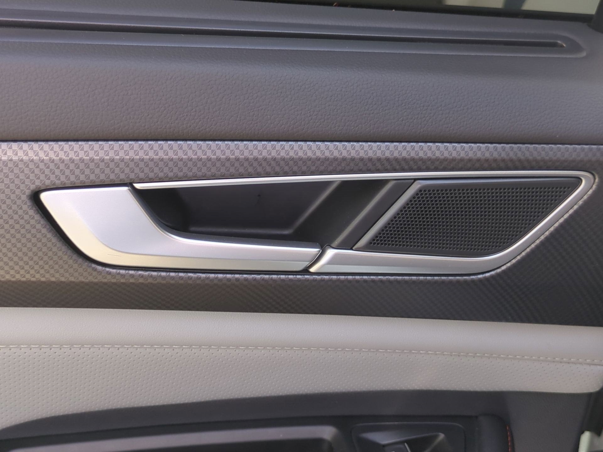 2024 Volkswagen Atlas 2.0T Peak Edition SEL