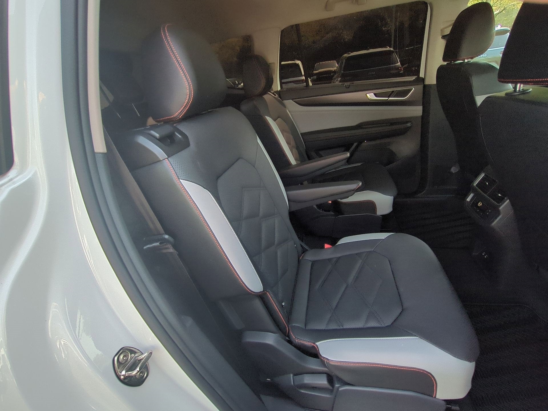 2024 Volkswagen Atlas 2.0T Peak Edition SEL