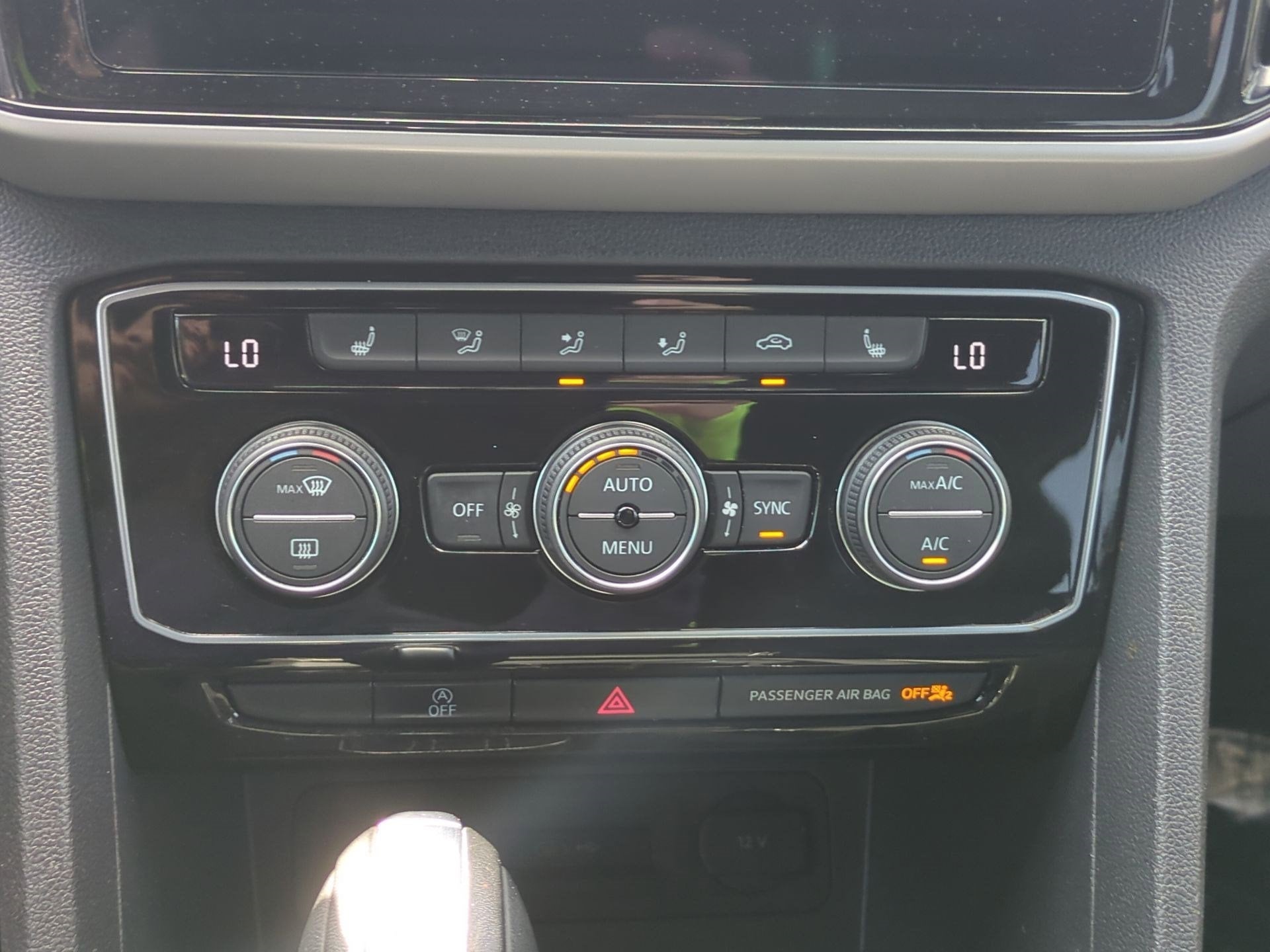 2023 Volkswagen Atlas Cross Sport 2.0T SEL R-Line Black