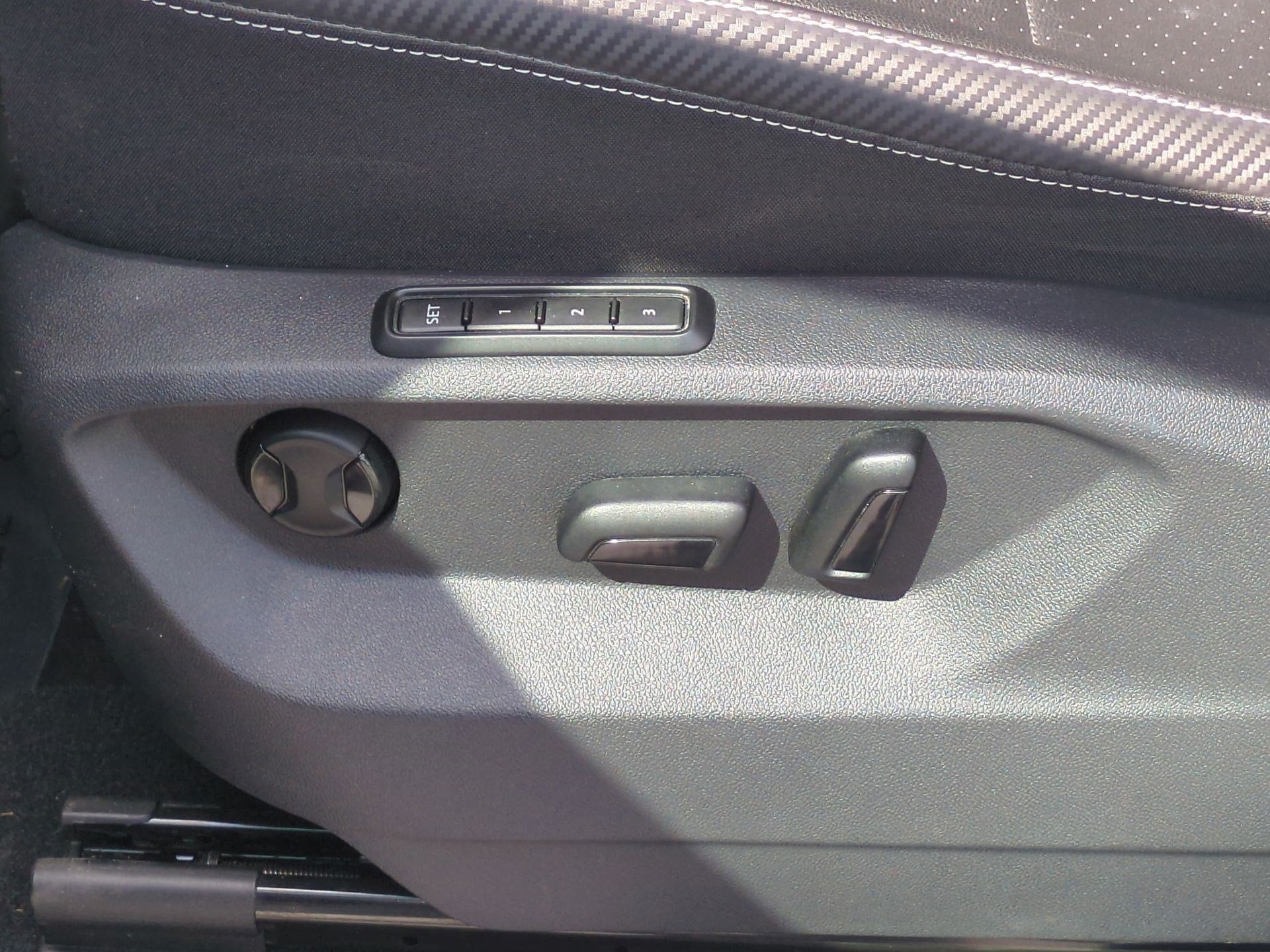 2023 Volkswagen Atlas Cross Sport 2.0T SEL R-Line Black