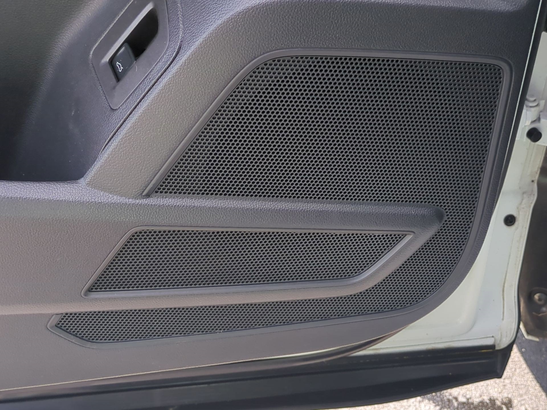 2023 Volkswagen Atlas Cross Sport 2.0T SEL R-Line Black