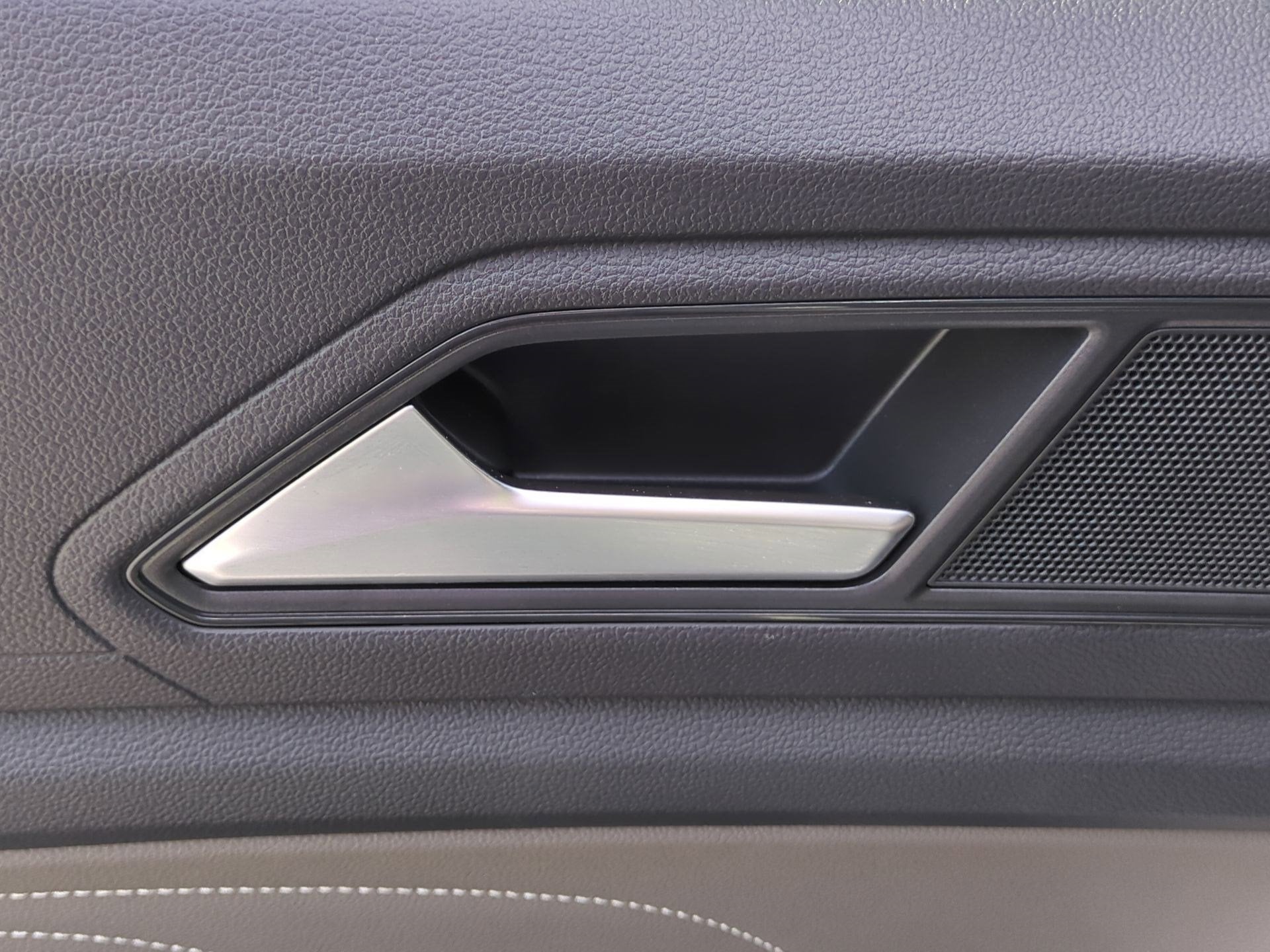 2023 Volkswagen Atlas Cross Sport 2.0T SEL R-Line Black