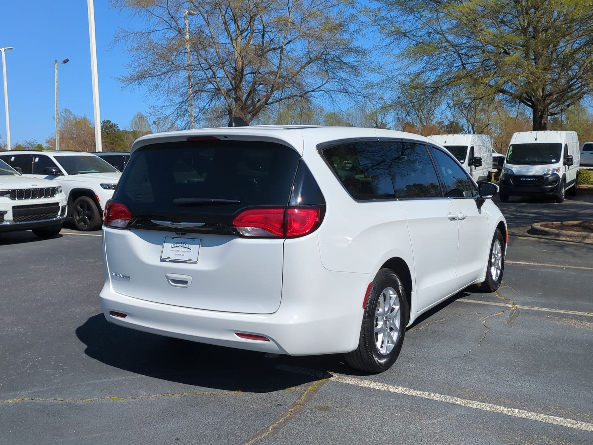 2023 Chrysler Voyager LX