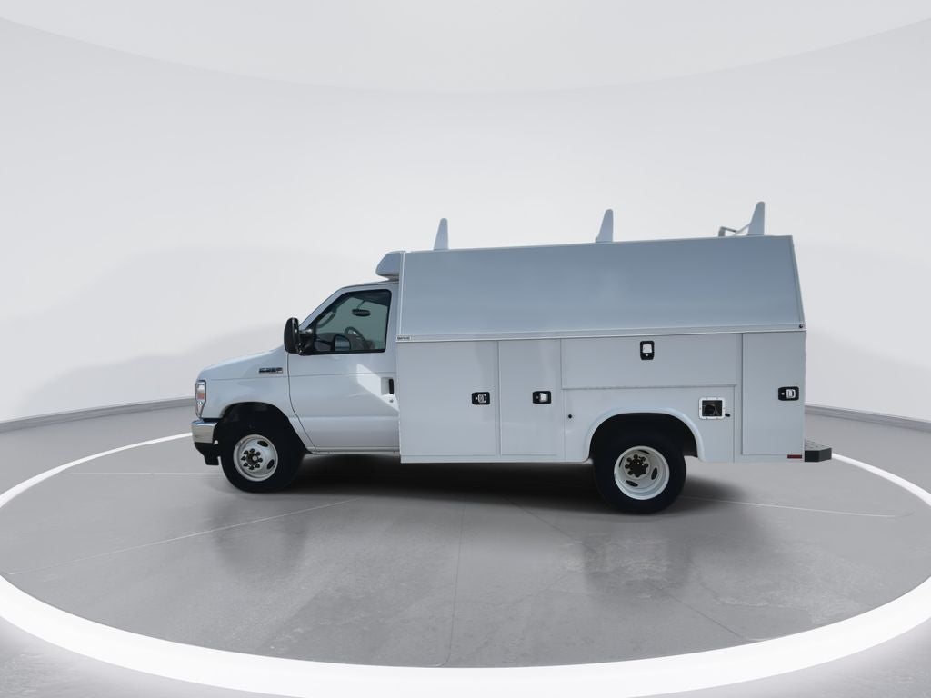 2025 Ford E-350SD Base Cutaway
