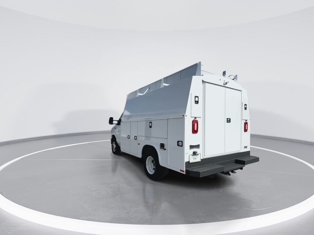 2025 Ford E-350SD Base Cutaway