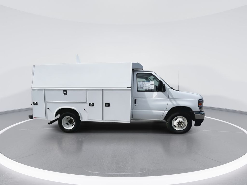 2025 Ford E-350SD Base Cutaway