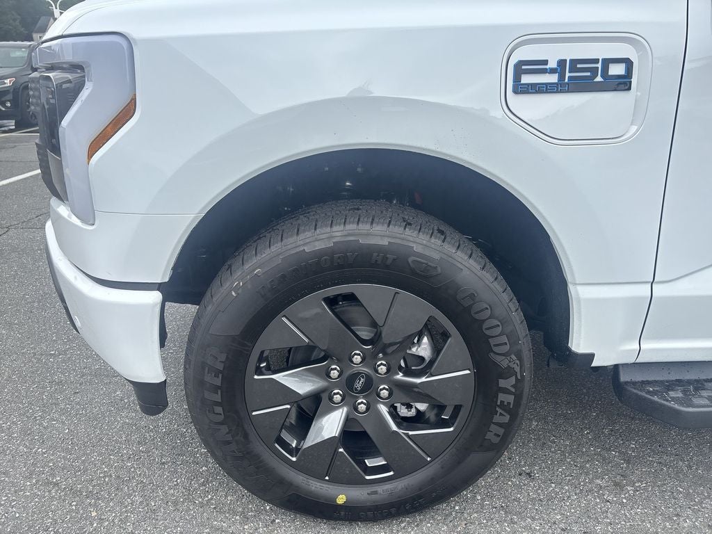 2025 Ford F-150 Lightning Flash