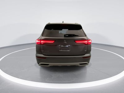 2023 Mitsubishi Outlander SE