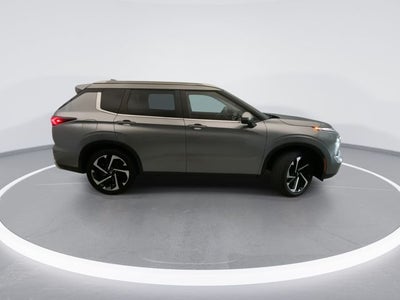 2023 Mitsubishi Outlander SE