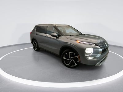 2023 Mitsubishi Outlander SE