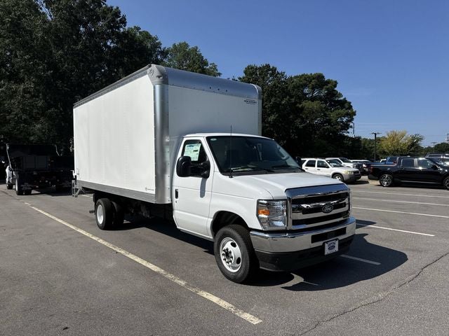 2027 Ford E-450SD 16FT BOX/LIFTGATE Commercial
