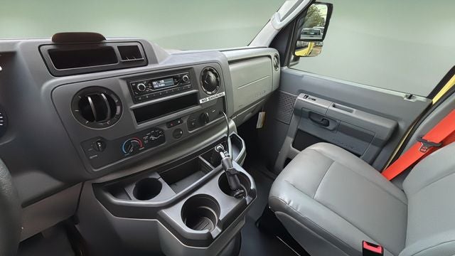2022 Ford E-450SD Base DRW