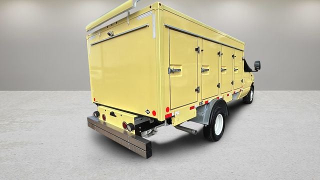 2022 Ford E-450SD Base DRW