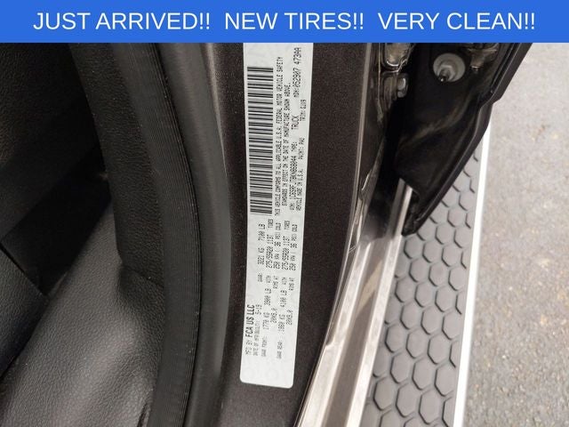 2019 RAM 1500 Laramie Crew Cab 4x4 5'7' Box