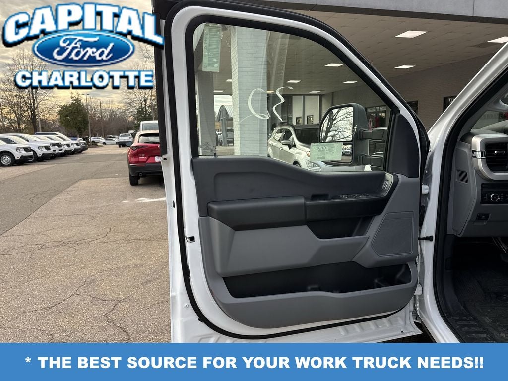 2025 Ford Chassis Cab F-350® XL