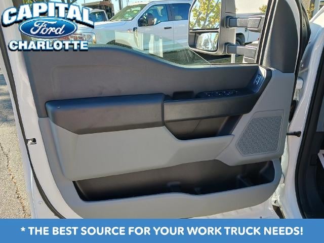 2027 Ford Chassis Cab F-350® XL