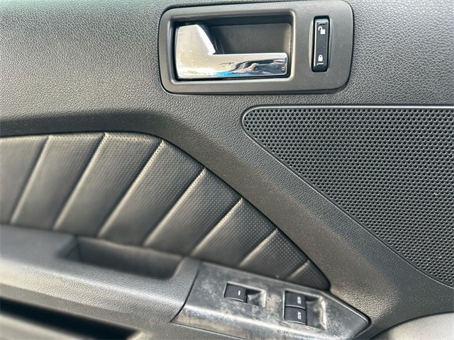 2010 Ford Mustang V6