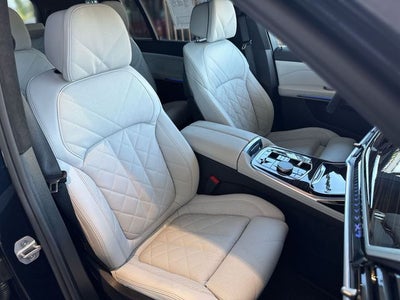 2025 BMW X7 xDrive40i