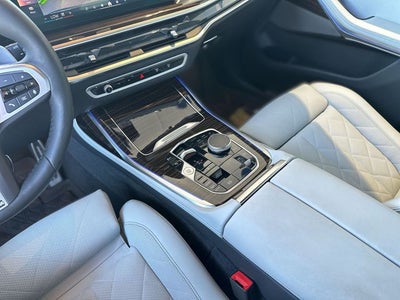 2025 BMW X7 xDrive40i