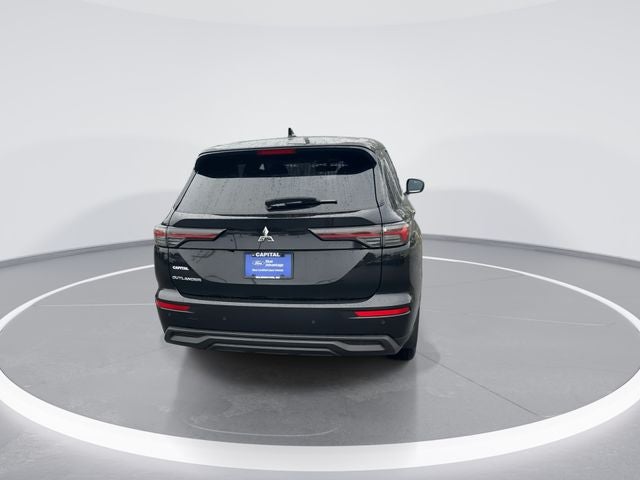 2025 Mitsubishi Outlander ES