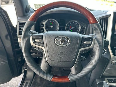 2017 Toyota Land Cruiser V8
