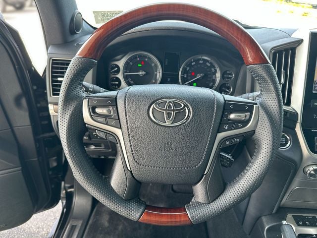2017 Toyota Land Cruiser V8