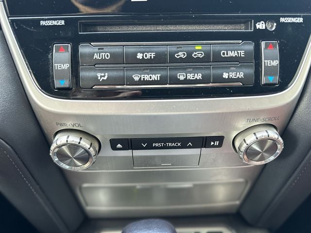 2017 Toyota Land Cruiser V8