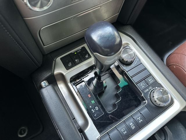2017 Toyota Land Cruiser V8