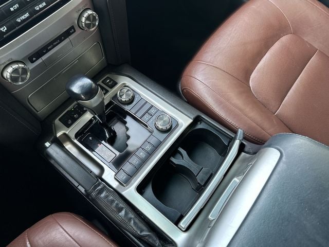 2017 Toyota Land Cruiser V8