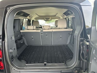 2023 Land Rover Defender 110 SE