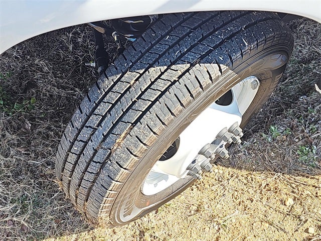 2025 Ford E-450SD Base DRW