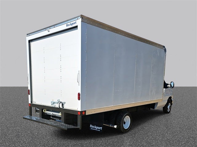 2025 Ford E-450SD Base DRW